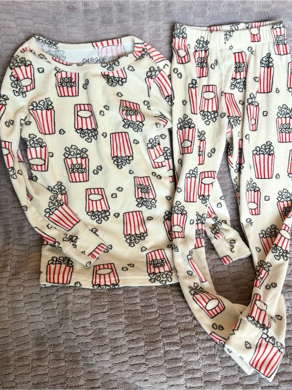 Cat & Jack Cream Popcorn & Green Holiday Patterned Kids Pajama Set